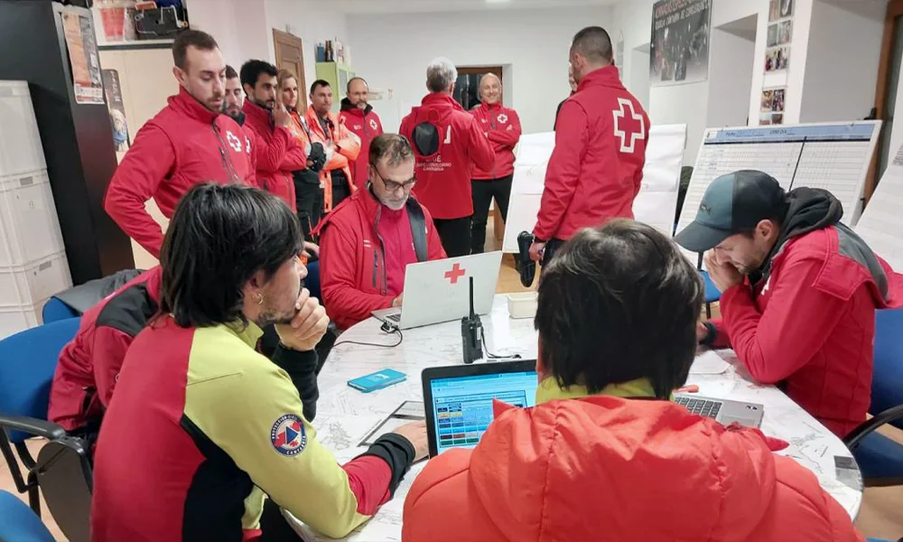 A salvo los 4 espeleólogos atrapados en una cueva de Cantabria A Salvo Los 4 Espeleologos Atrapados En Una Cueva De Cantabria